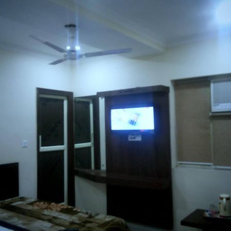 Hotel Pink City @ Opposite New Delhi Railway Station Paharganj Exterior foto